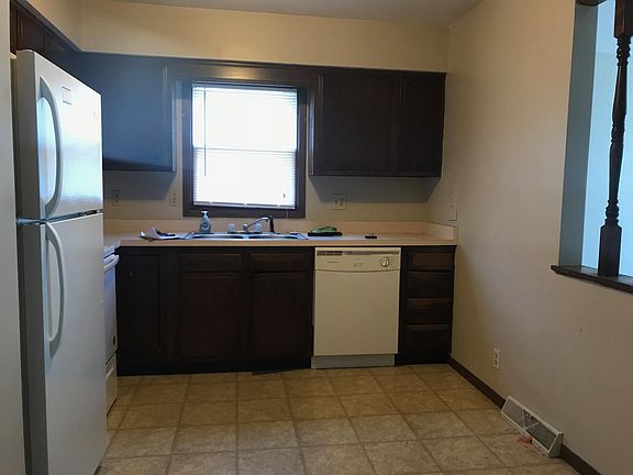 3rd image of 2722 W Millbrook Ct