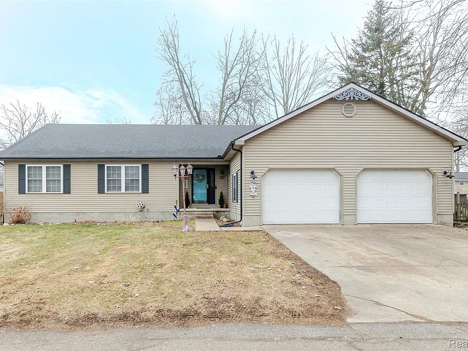 1st image of 4587 N 5th St