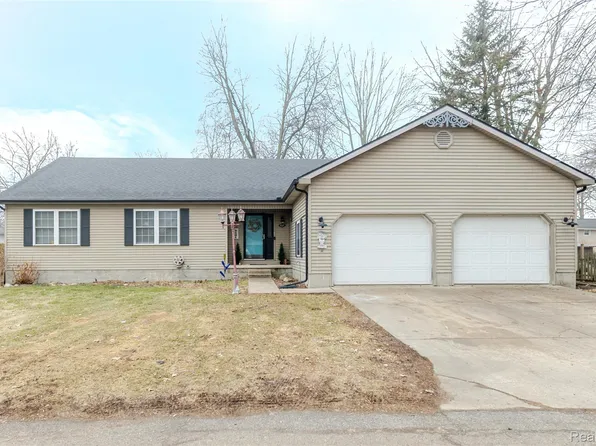 4587 N 5th St, Luna Pier, MI 48157