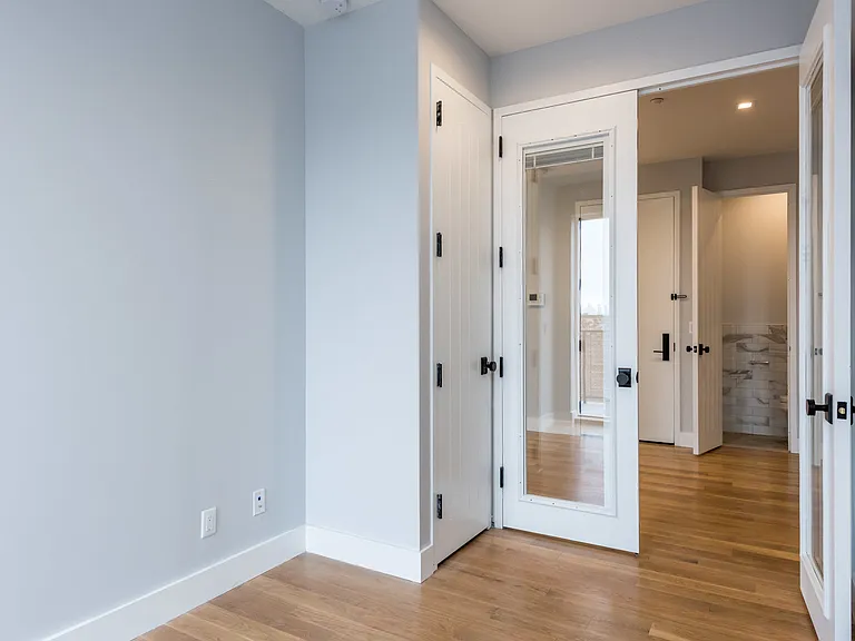 34 Belvedere St #4R — Photo 7