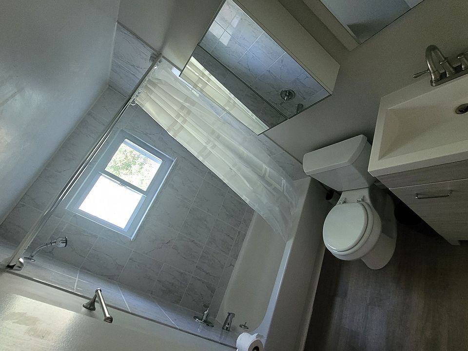 2nd image of 2184 Hemlock Dr #2-4