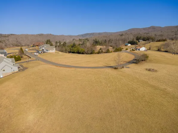 4272 Pleasure View Dr, Hiwassee, VA 24347