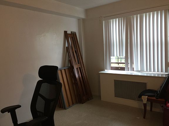 4th image of 65-22 Parsons Blvd #4FL