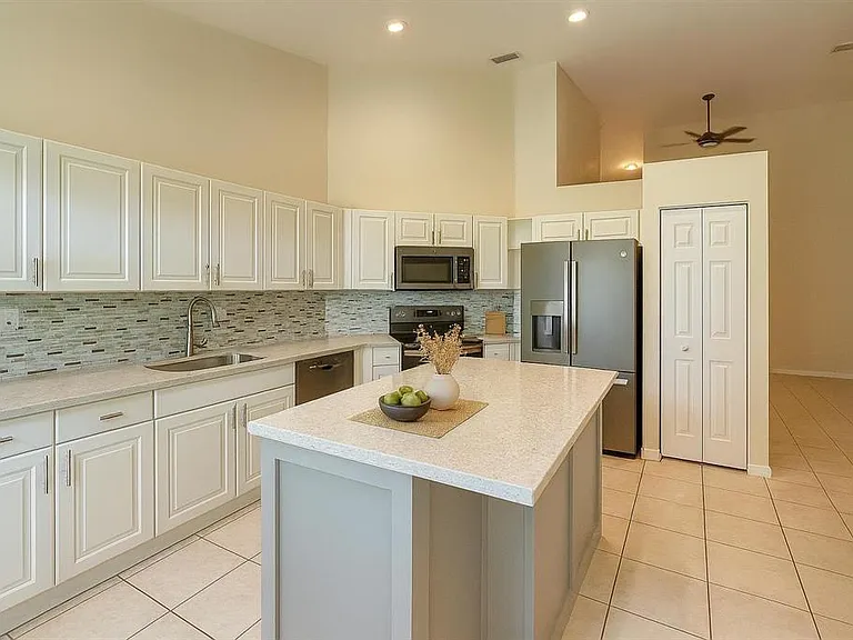 2400 E Aragon Blvd #2 — Photo 18