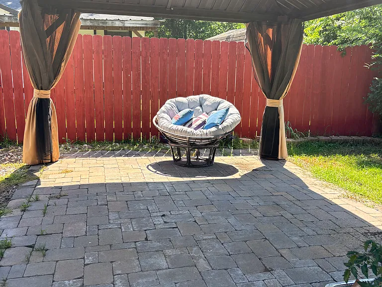 209 E Gail Ln — Photo 10