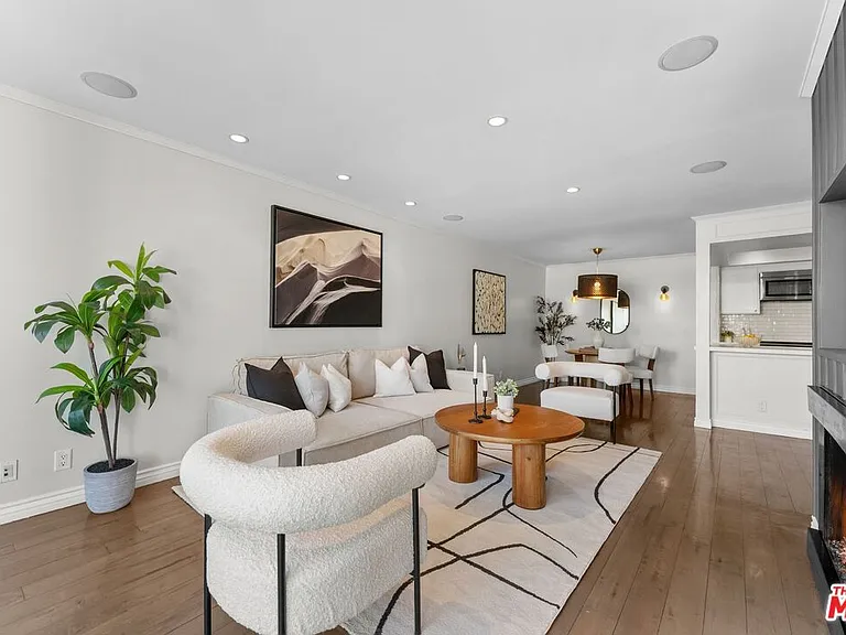 906 N Doheny Dr #311 — Photo 6