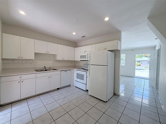 5th image of 16921 SW 94th Ave