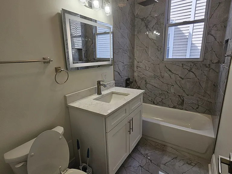 5849 S Princeton Ave #1 — Photo 4