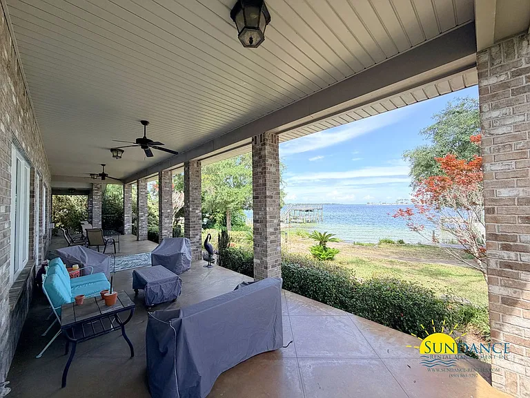 249 Beachview Dr — Photo 3