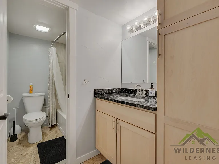 220 E La Bonte St #B — Photo 18