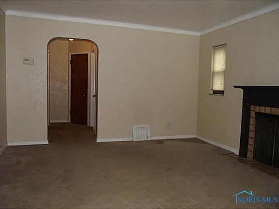3rd image of 908 W Gramercy Ave
