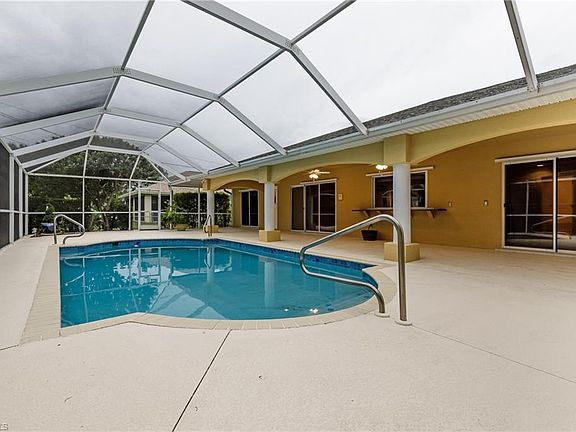 3rd image of 2408 SW 53rd Ter