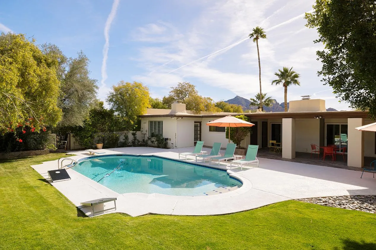 6 bed, 3657 sqft, $12,000 — Photo 1
