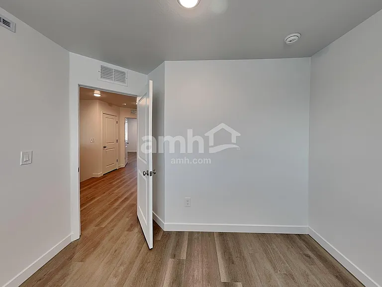 12627 W Flynn Ln — Photo 11