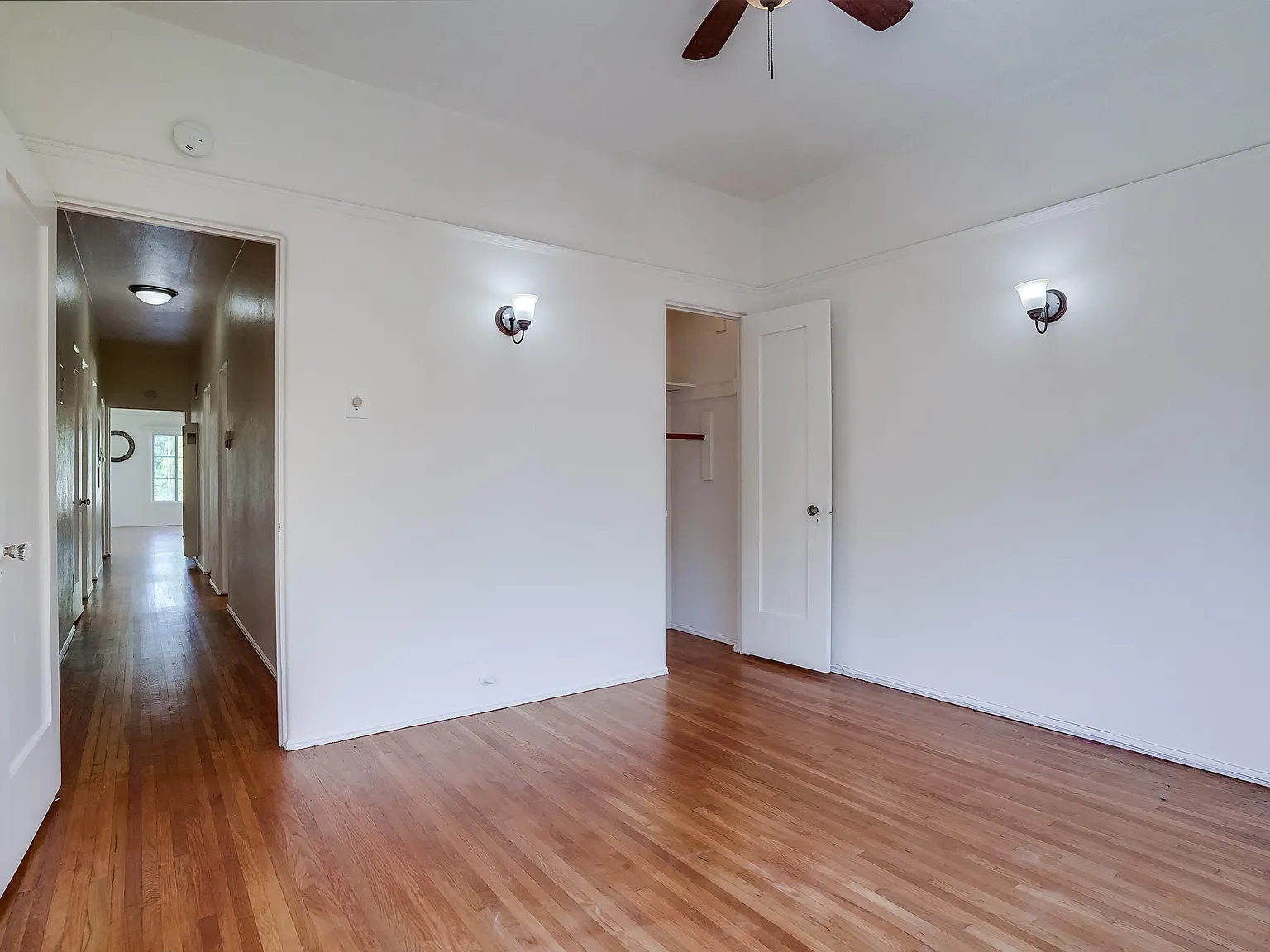 2 bed, 1000 sqft, $2,945 — Photo 3