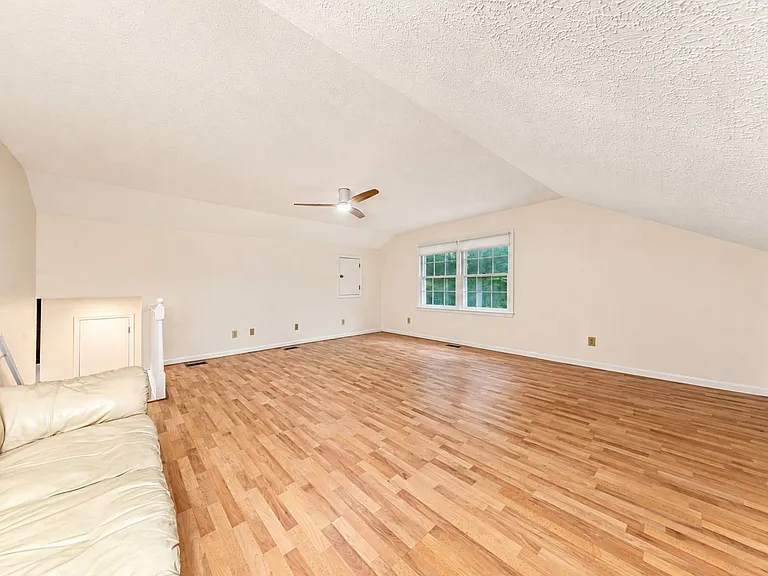 100 Penn Dr — Photo 6