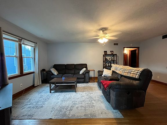 5th image of 1009 W Green St