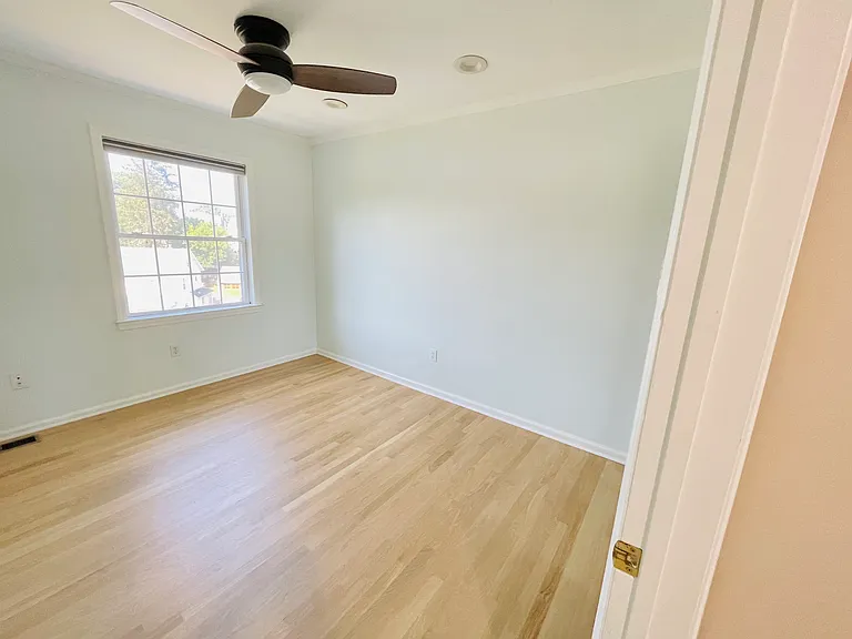 33 Talbot Ln #3 — Photo 11
