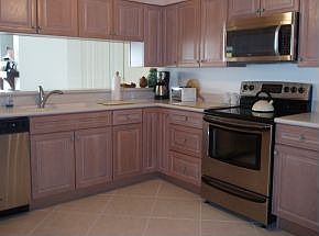Spacious Kitchen w/ Corian