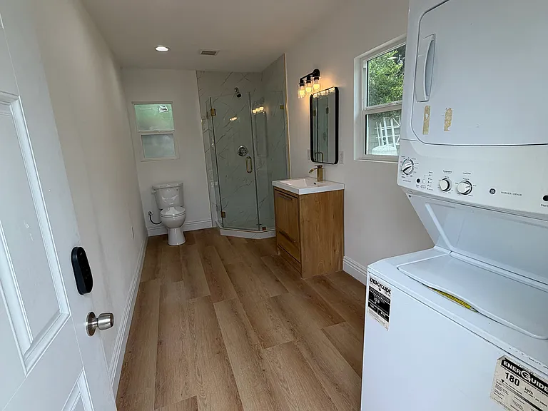 328 N Washington Ave #B — Photo 3