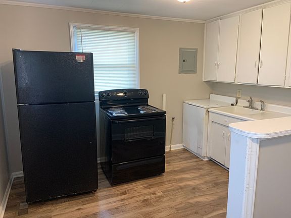 3rd image of 606 Waugh St #A