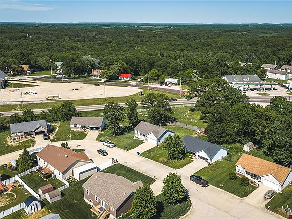 3rd image of 243 Duffers Dr