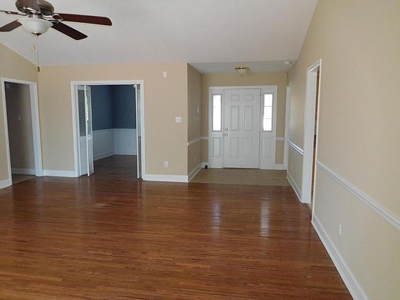 2nd image of 823 Somerset Dr