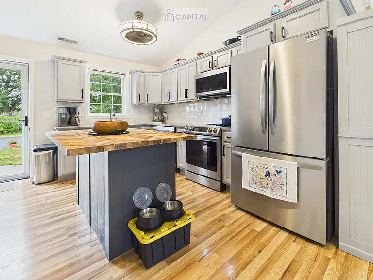 21 Otis St — Photo 6