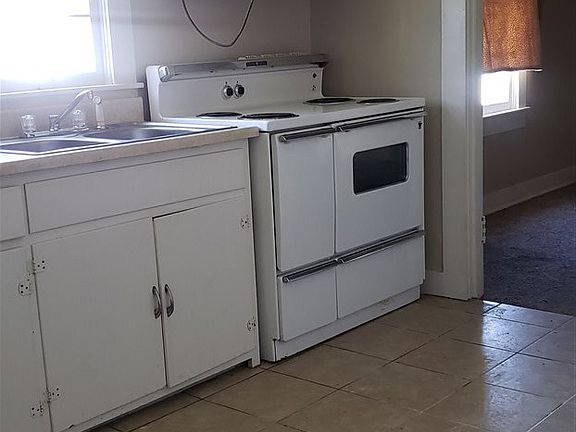 5th image of 233 Walnut St