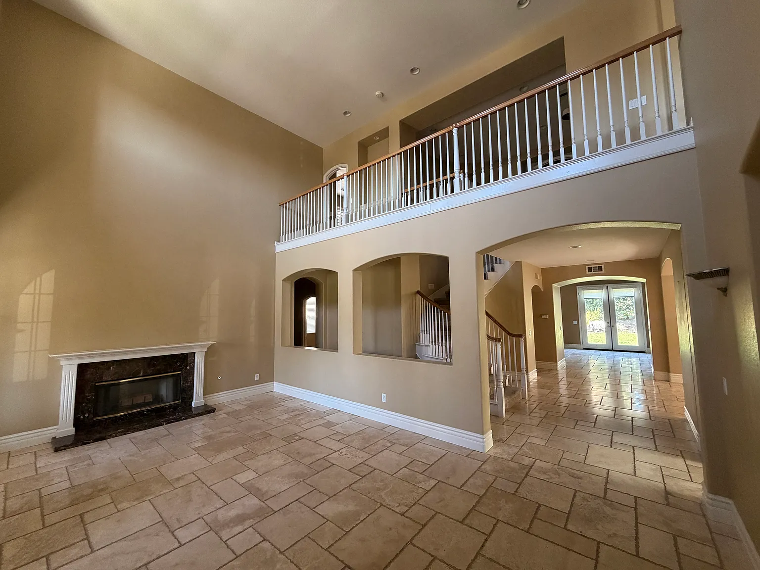 5 bed, 3961 sqft, $6,700 — Photo 4