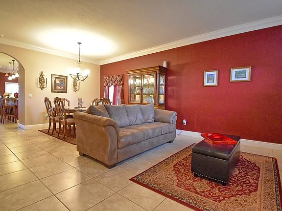 3rd image of 425 Lakepark Trl