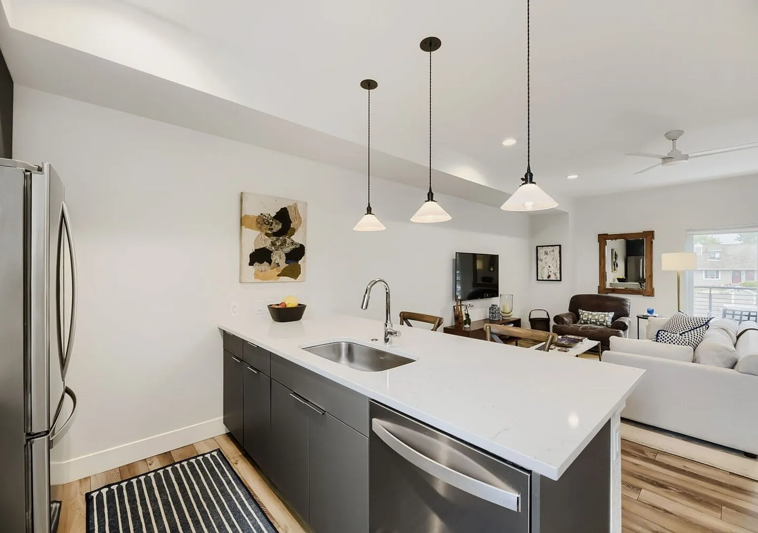 Charming 2BR Townhome in Denver — Photo 4