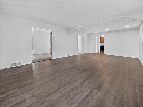 3rd image of 1503 E Wellesley Ave