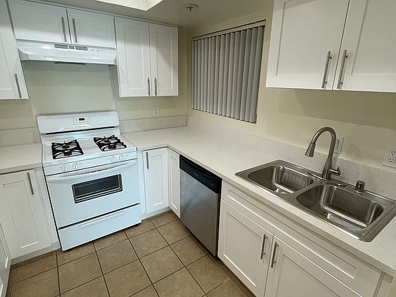 3rd image of 1039 Justin Ave #8ace0a9b7
