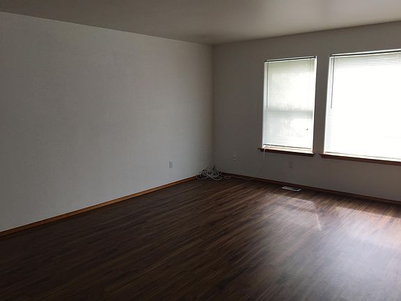 4th image of 1330 S Skyline Dr