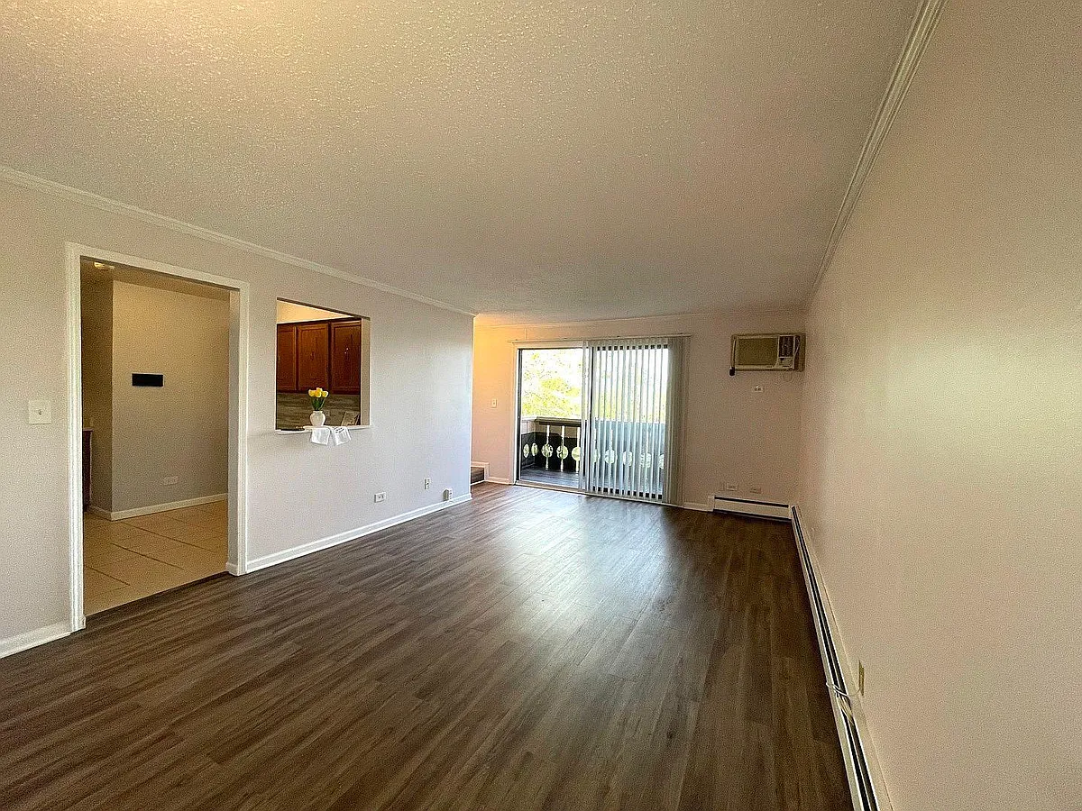 Building Photo - 3 Echo Ct #9
