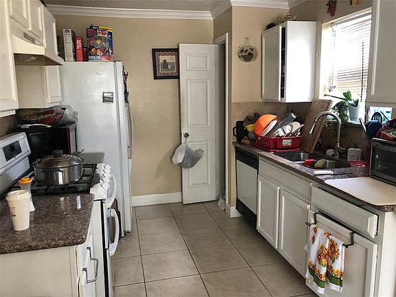 4th image of 16526 Rock East Dr