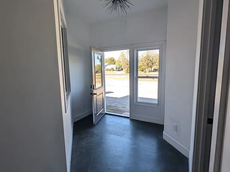 123 W Moniteau St — Photo 7