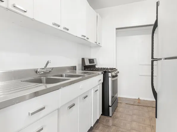 1 Fordham Hill Oval image 9 of 15