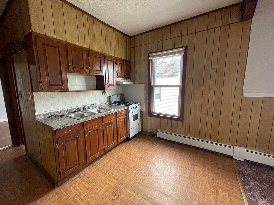 2nd image of 869 Brock Ave #3S