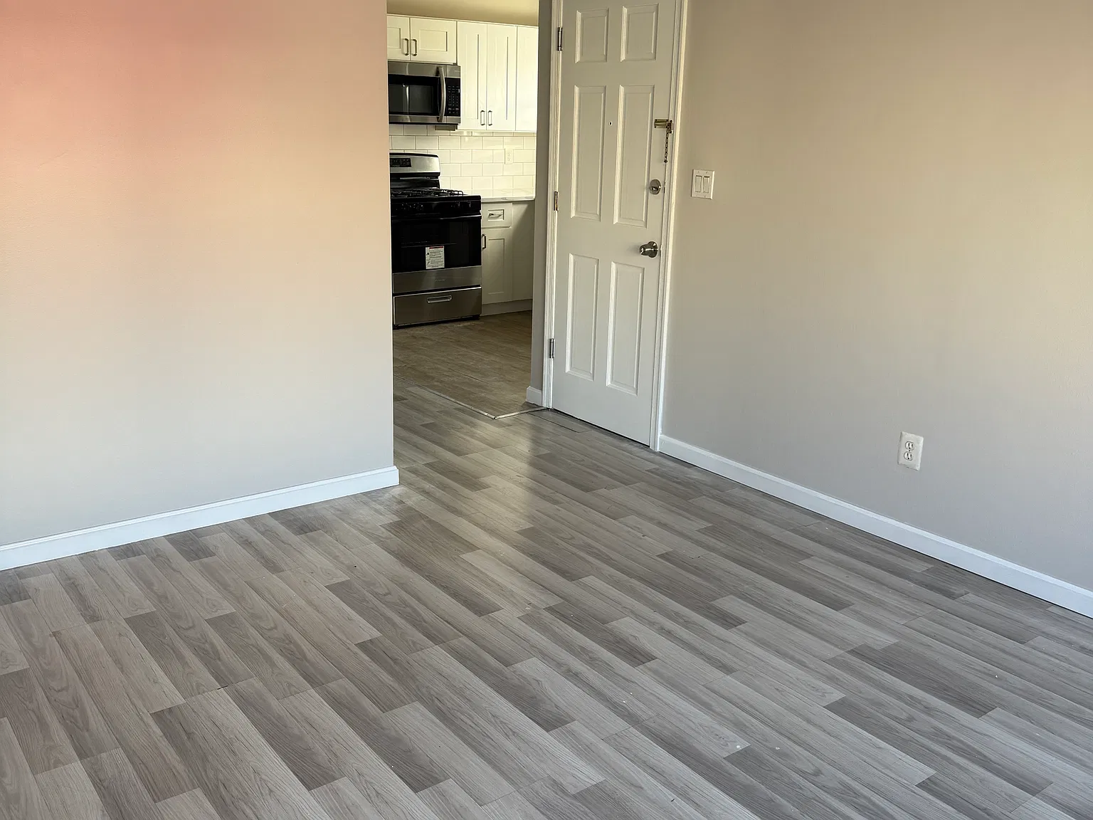 3 bed, 1300 sqft, $3,200 — Photo 1