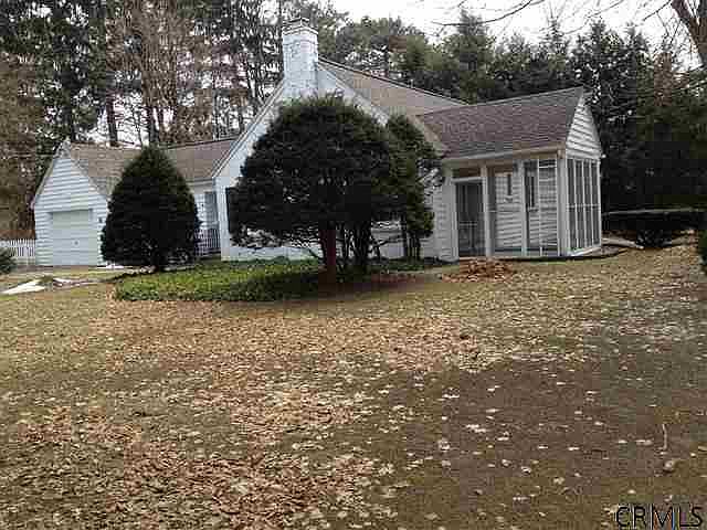 2nd image of 8 Cherry Tree Rd