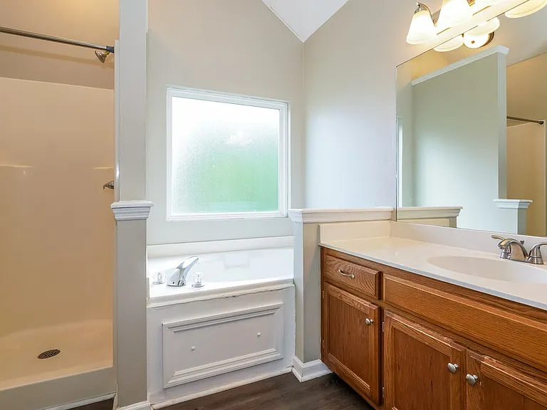2817 Sutherland Dr — Photo 11