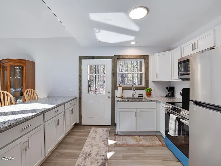 1121 Cobblewood Rd — Photo 5