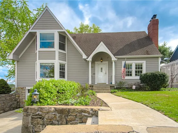 2101 W 50th Ter, Mission Woods, KS 66205