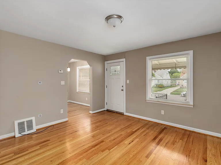 912 N Edison Ave — Photo 8