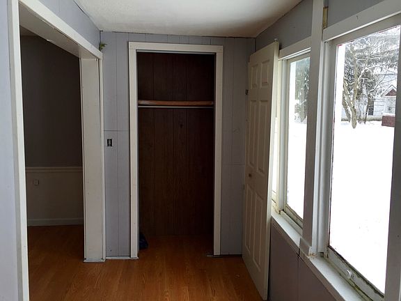 4th image of 114 Center St.