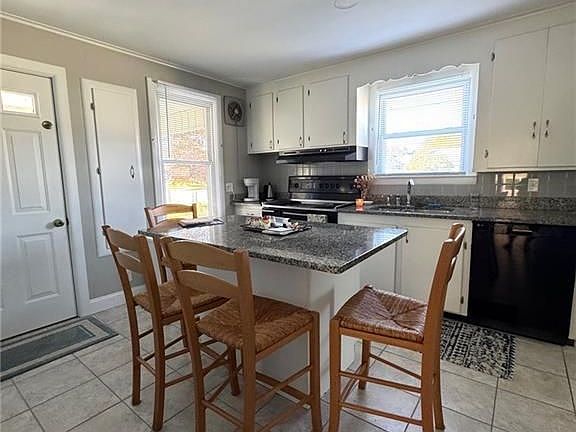 4th image of 89 Wells St