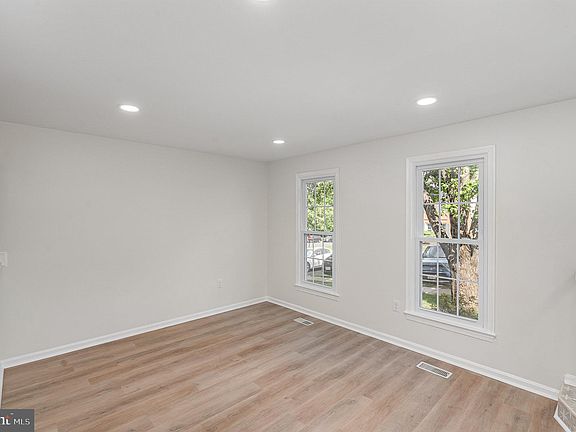 4th image of 7471 Towchester Ct