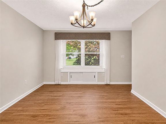 3rd image of 167 Willow Pond Way
